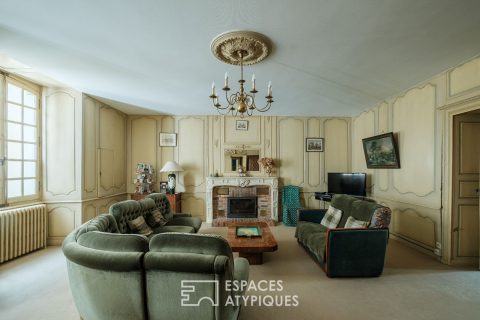 18th century mansion in the heart of the city