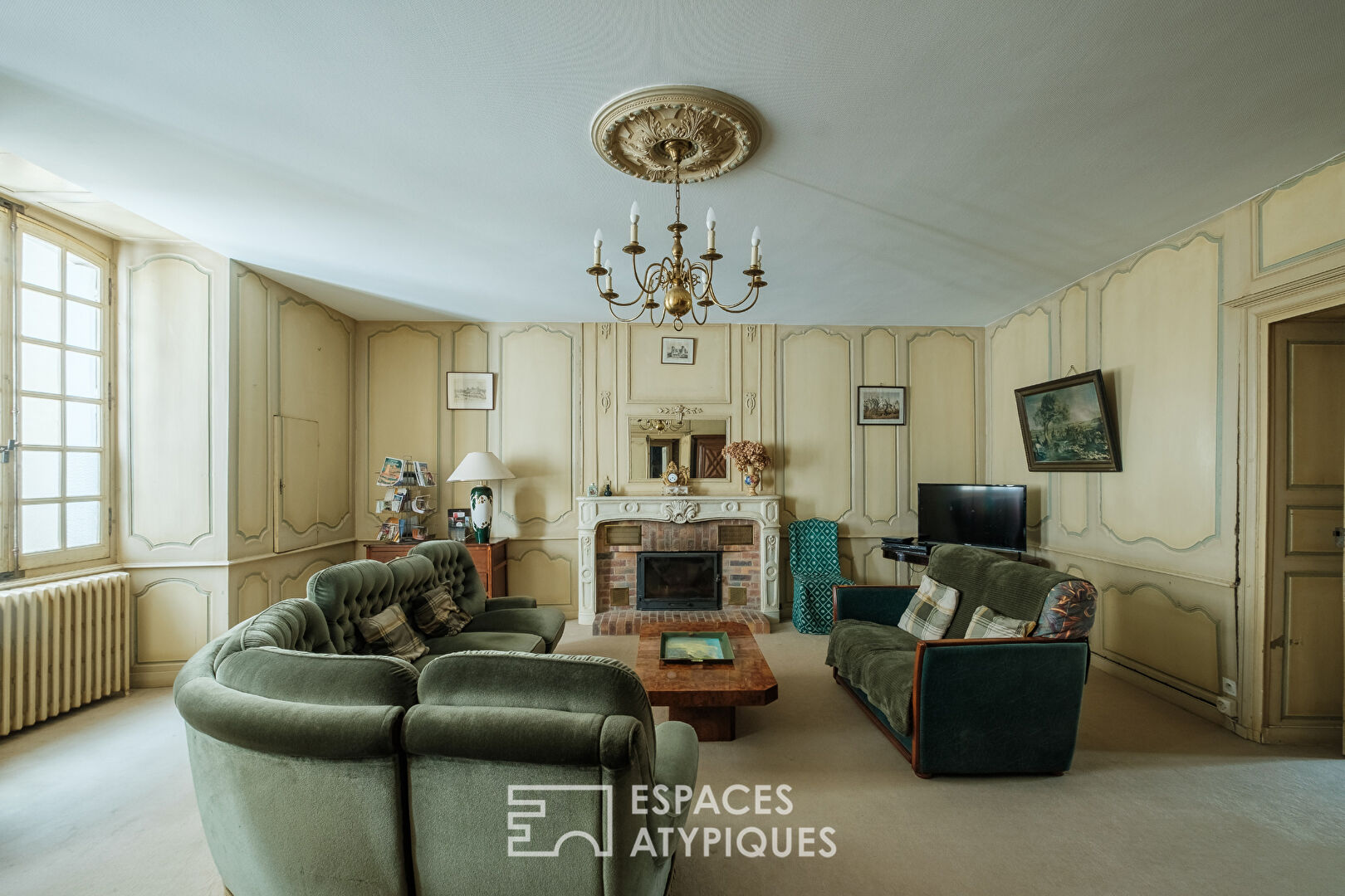18th century mansion in the heart of the city