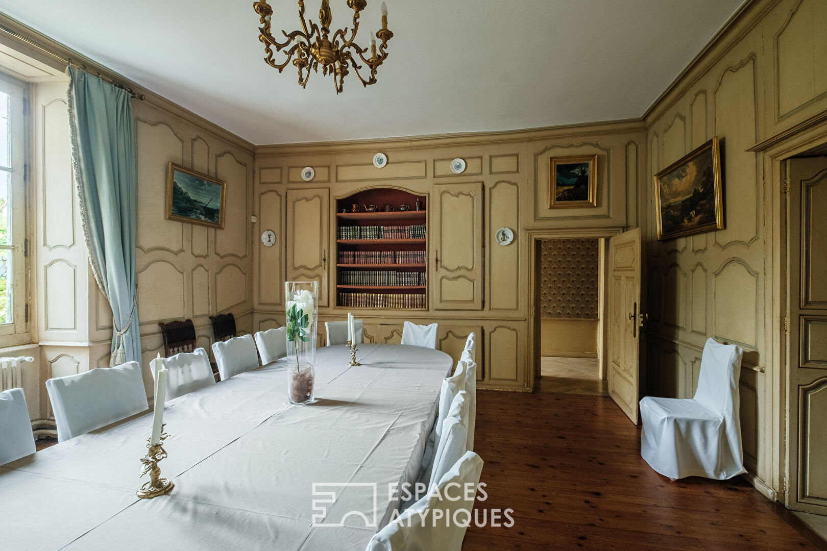 18th century mansion in the heart of the city