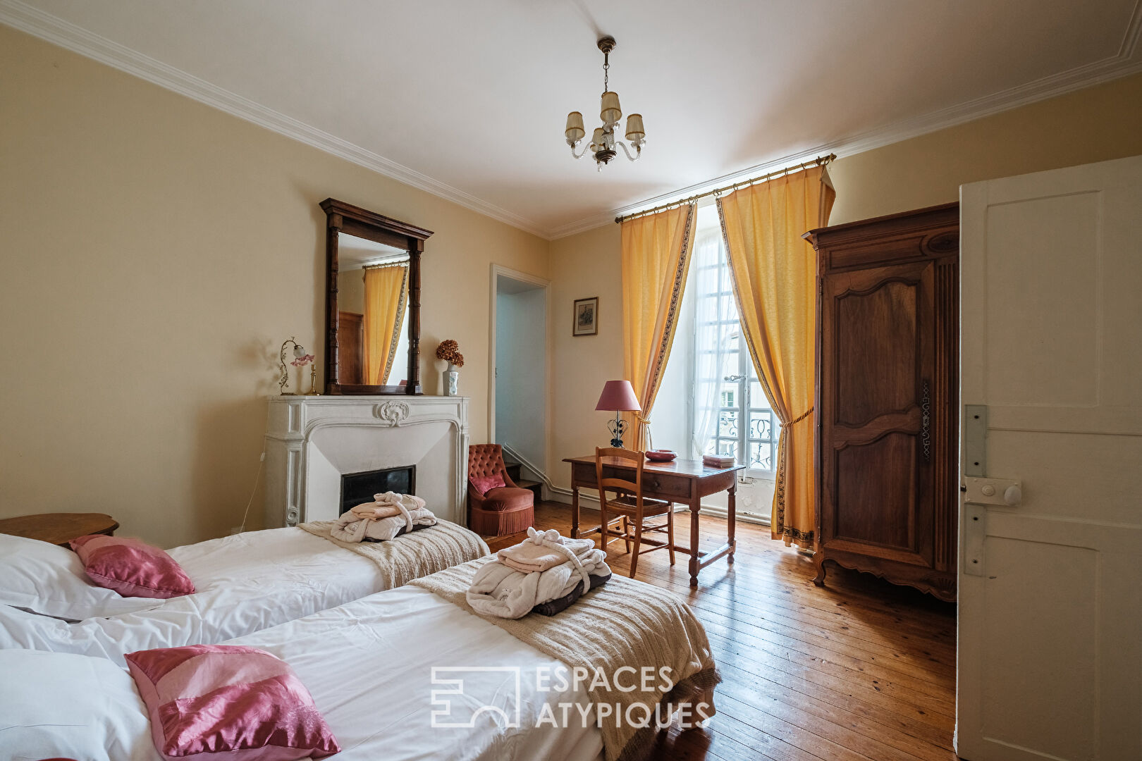 18th century mansion in the heart of the city