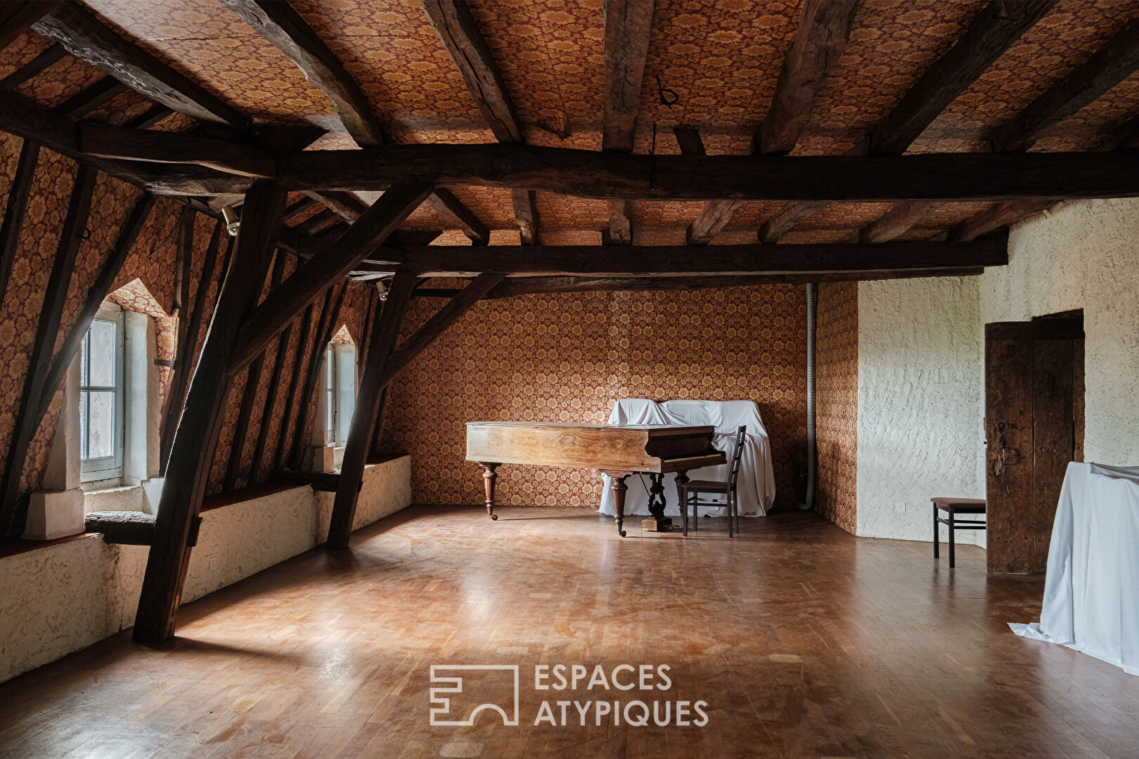 18th century mansion in the heart of the city