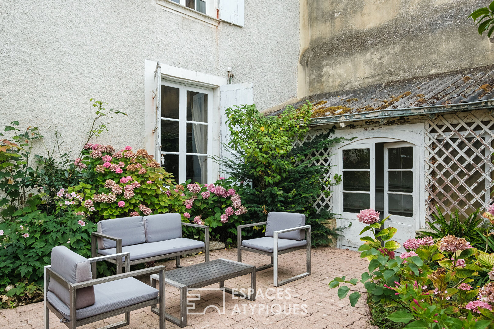 18th century mansion in the heart of the city