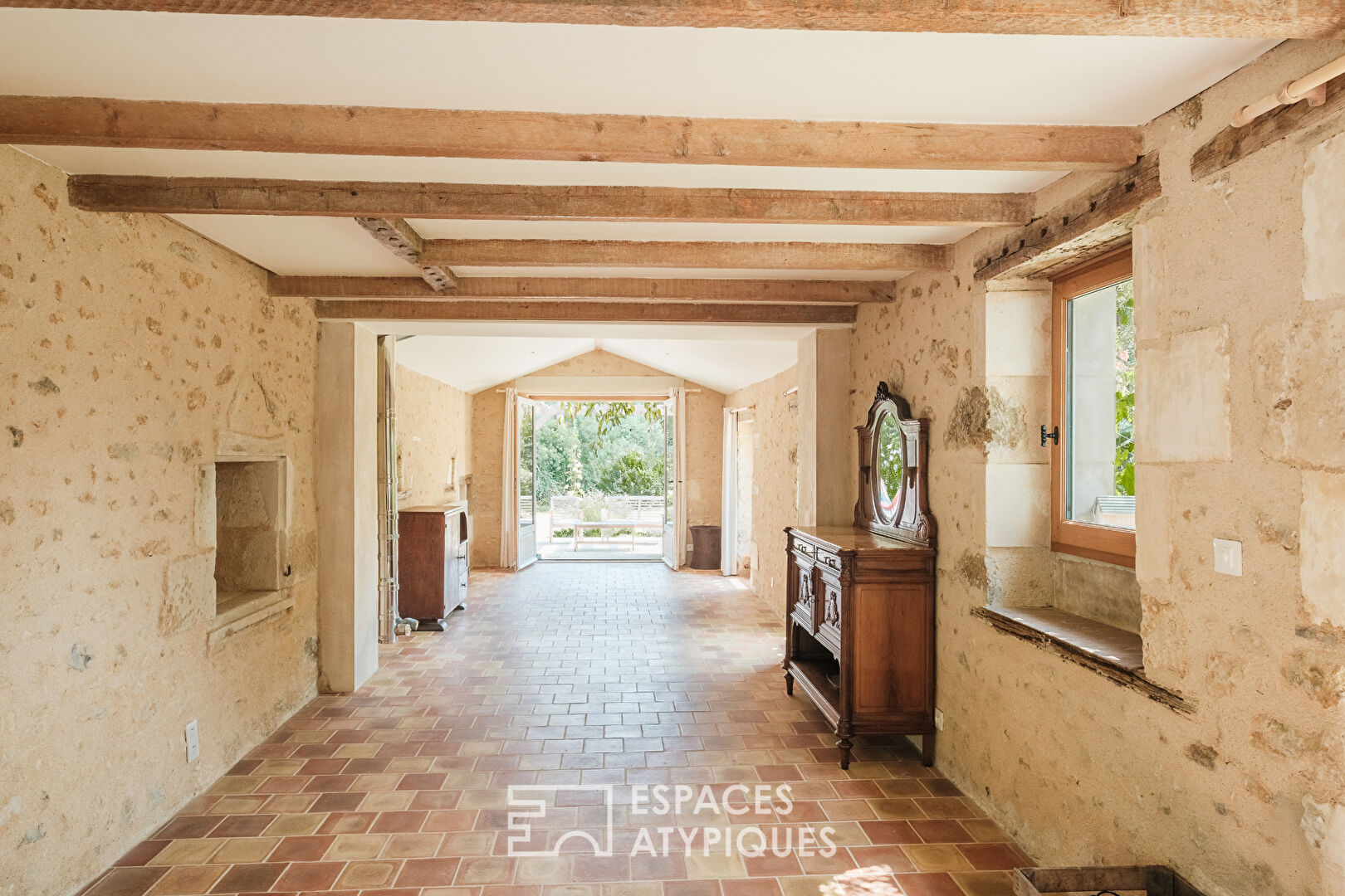 Poitevin house of character surrounded by its wooded park