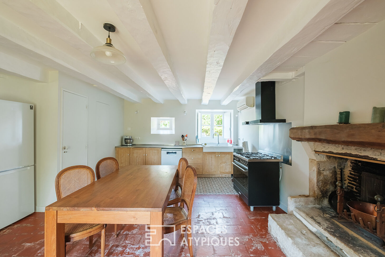 Poitevin house of character surrounded by its wooded park