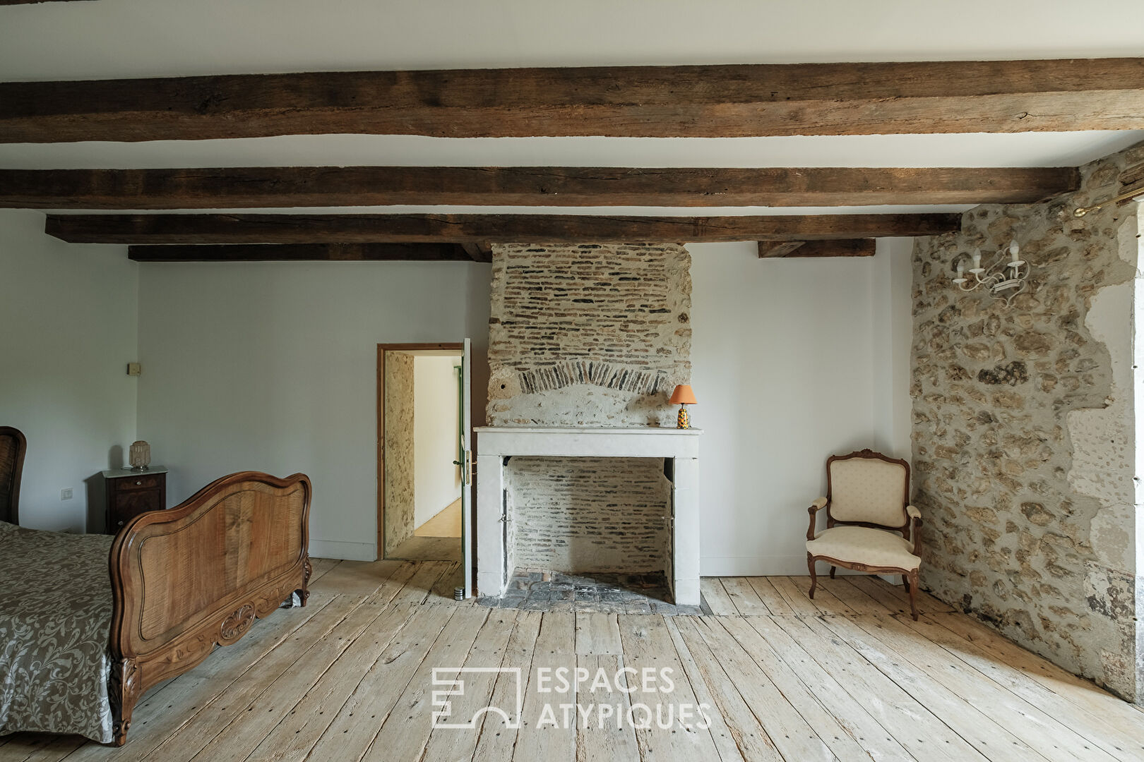 Poitevin house of character surrounded by its wooded park
