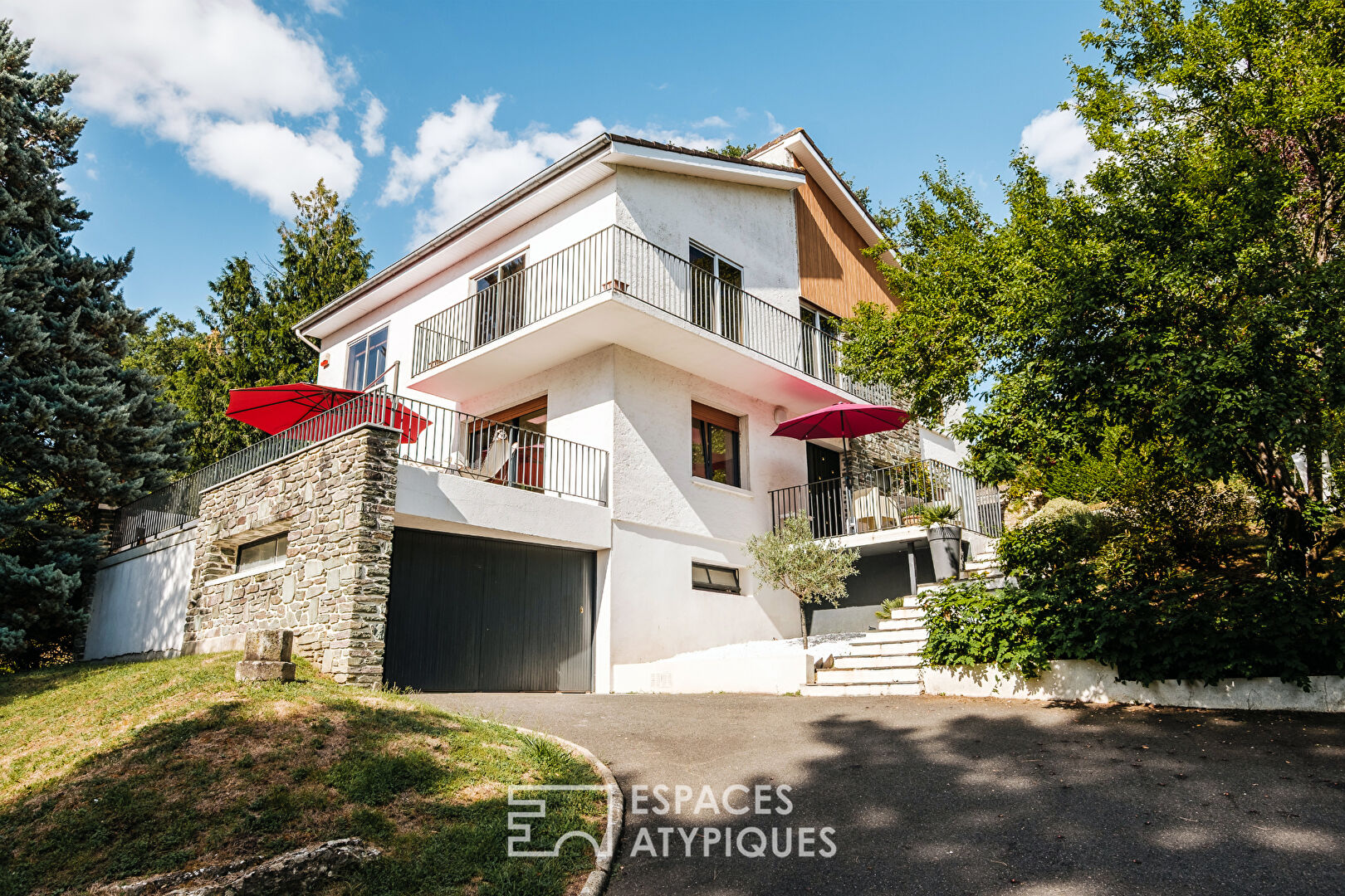 Modernist architect-designed house on the outskirts of Poitiers