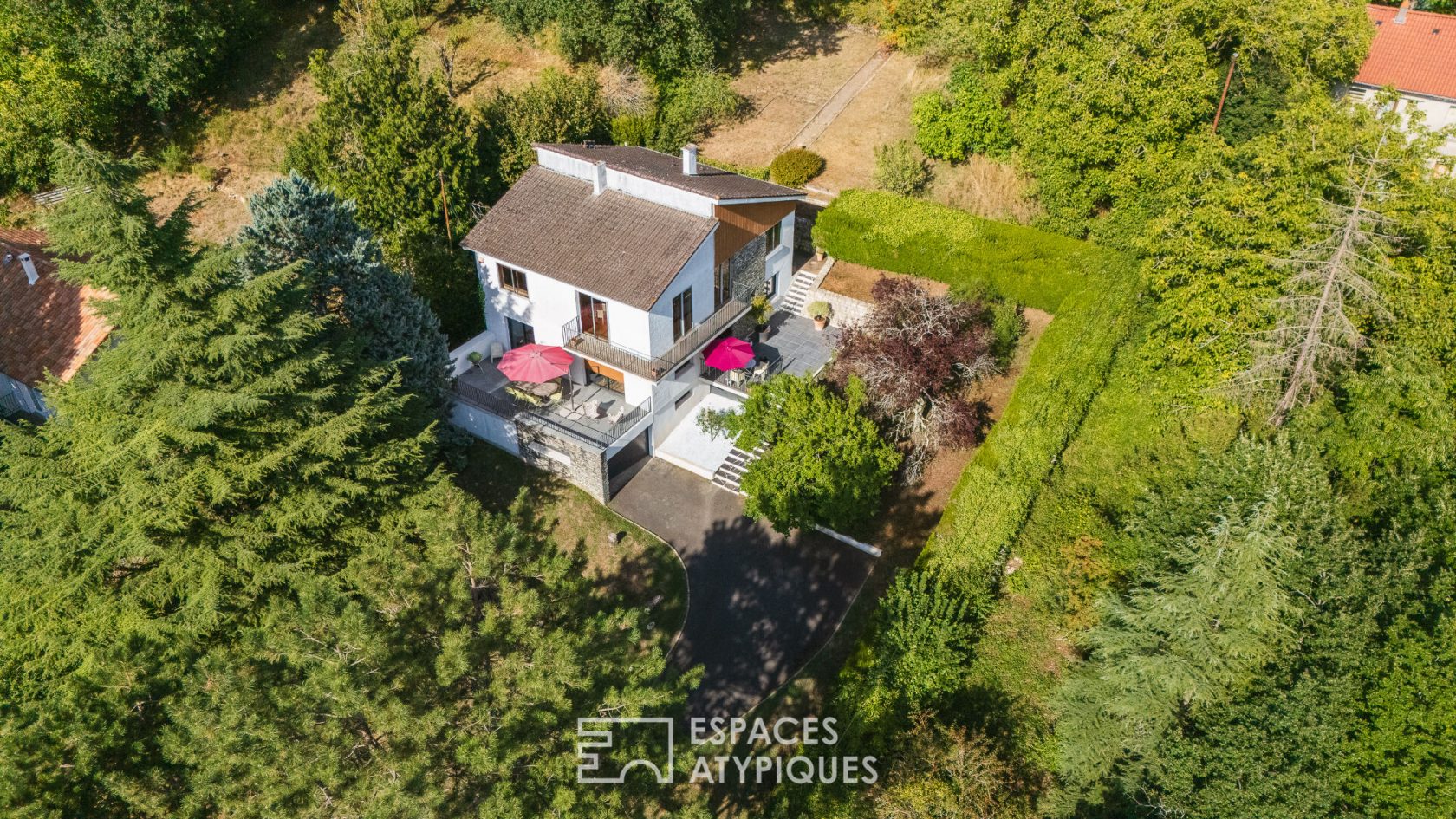 Modernist architect-designed house on the outskirts of Poitiers