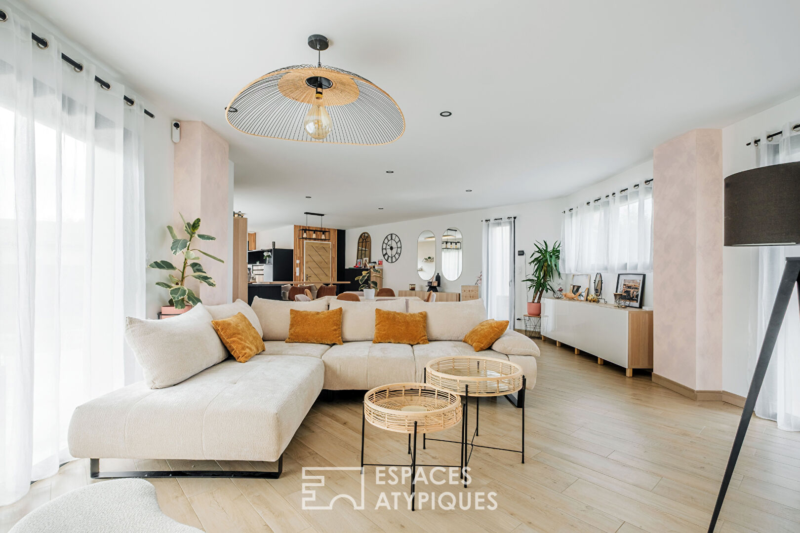 Elégante et spacieuse contemporaine