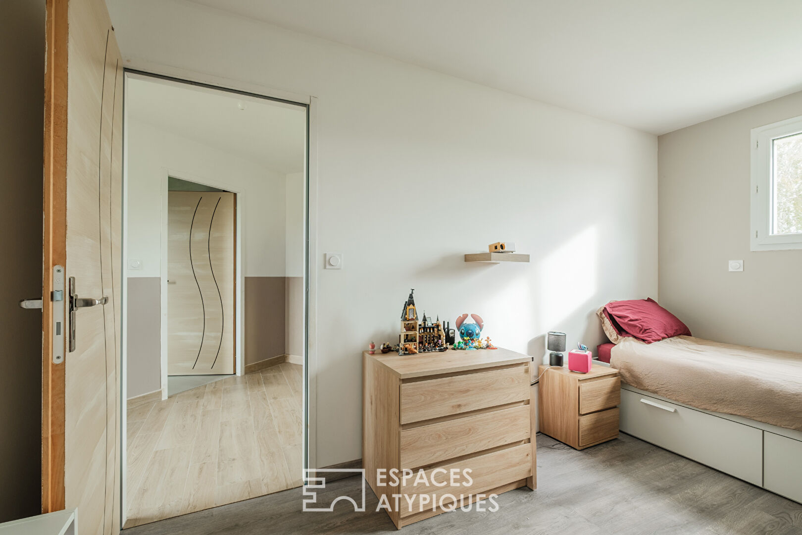 Elégante et spacieuse contemporaine