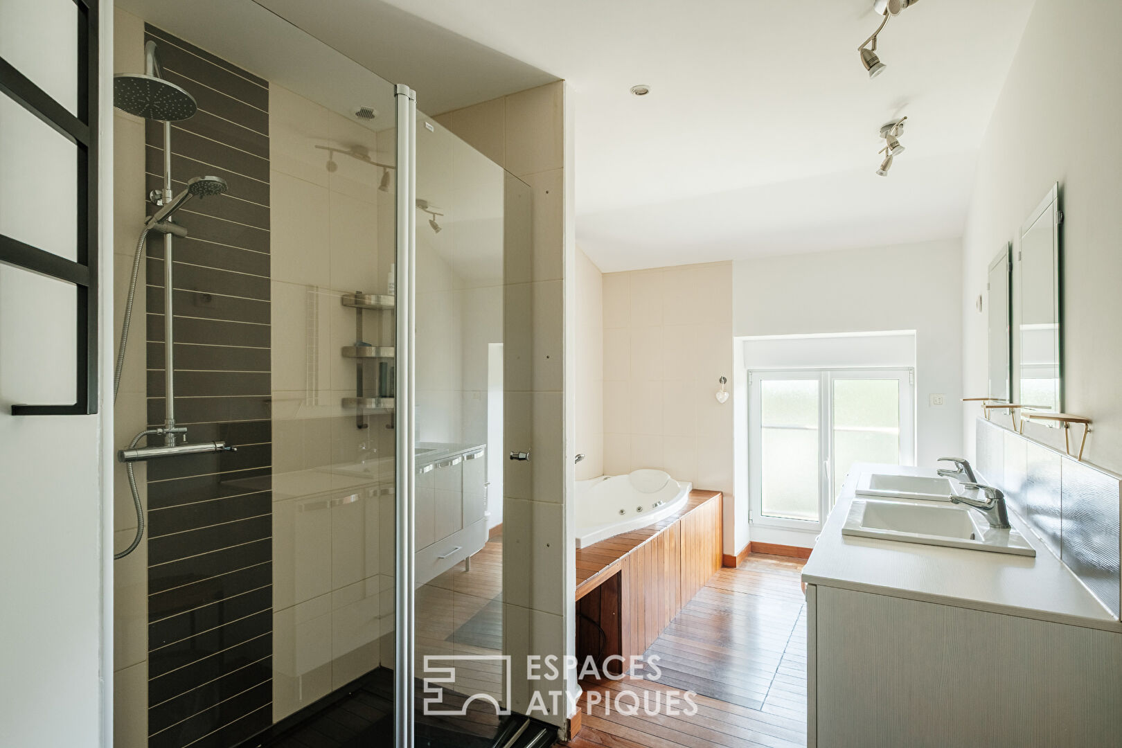 Longère rénovée avec charme et modernité
