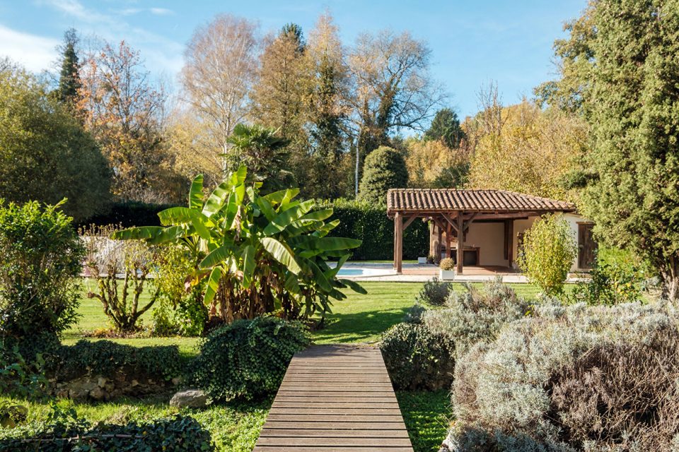 Moulin du XVe Siècle Réinventé aux Portes de Poitiers