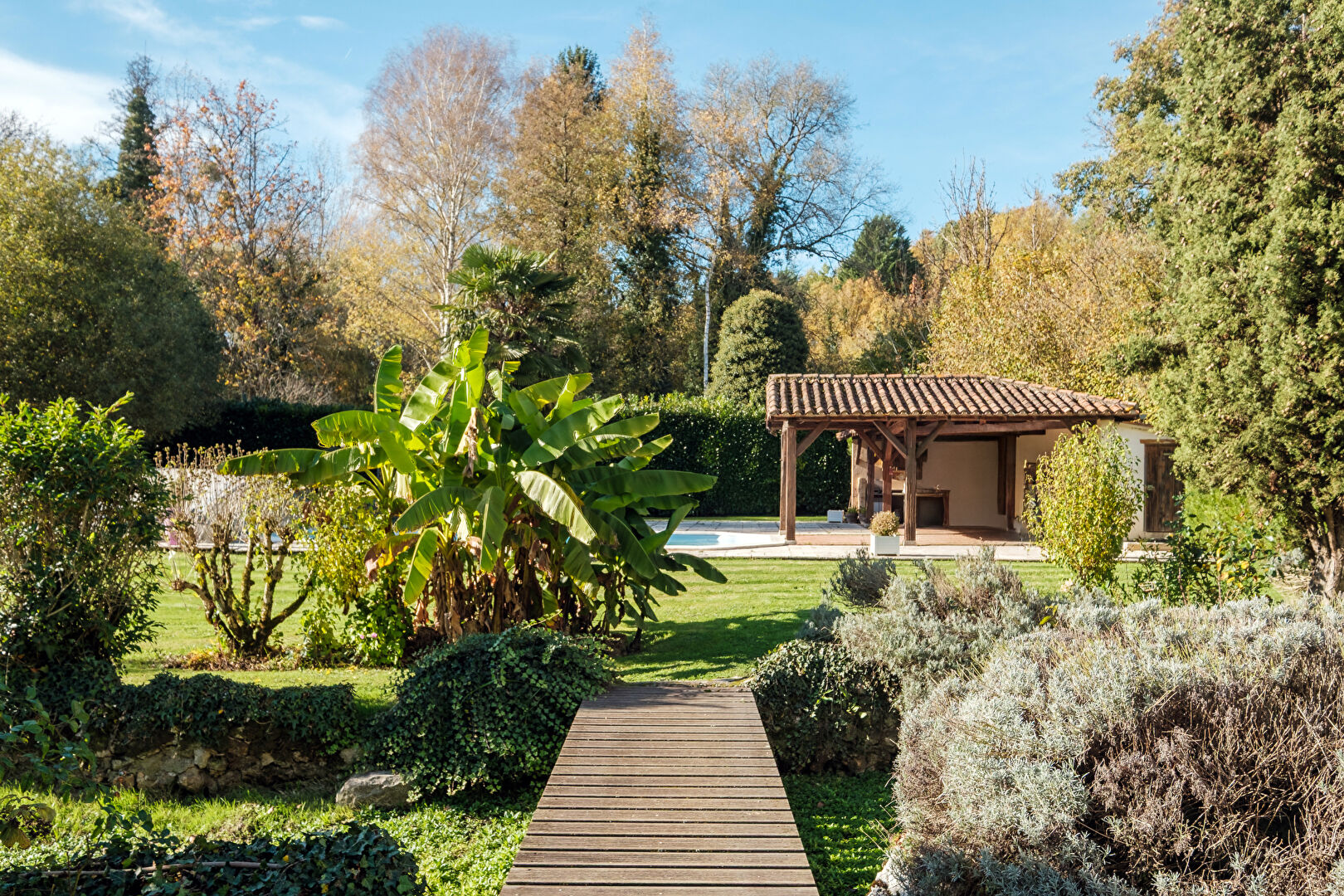 Moulin du XVe Siècle Réinventé aux Portes de Poitiers