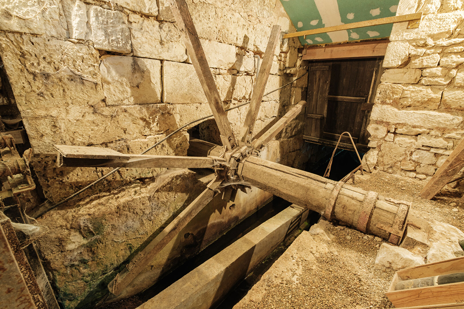 Moulin du XVe Siècle Réinventé aux Portes de Poitiers