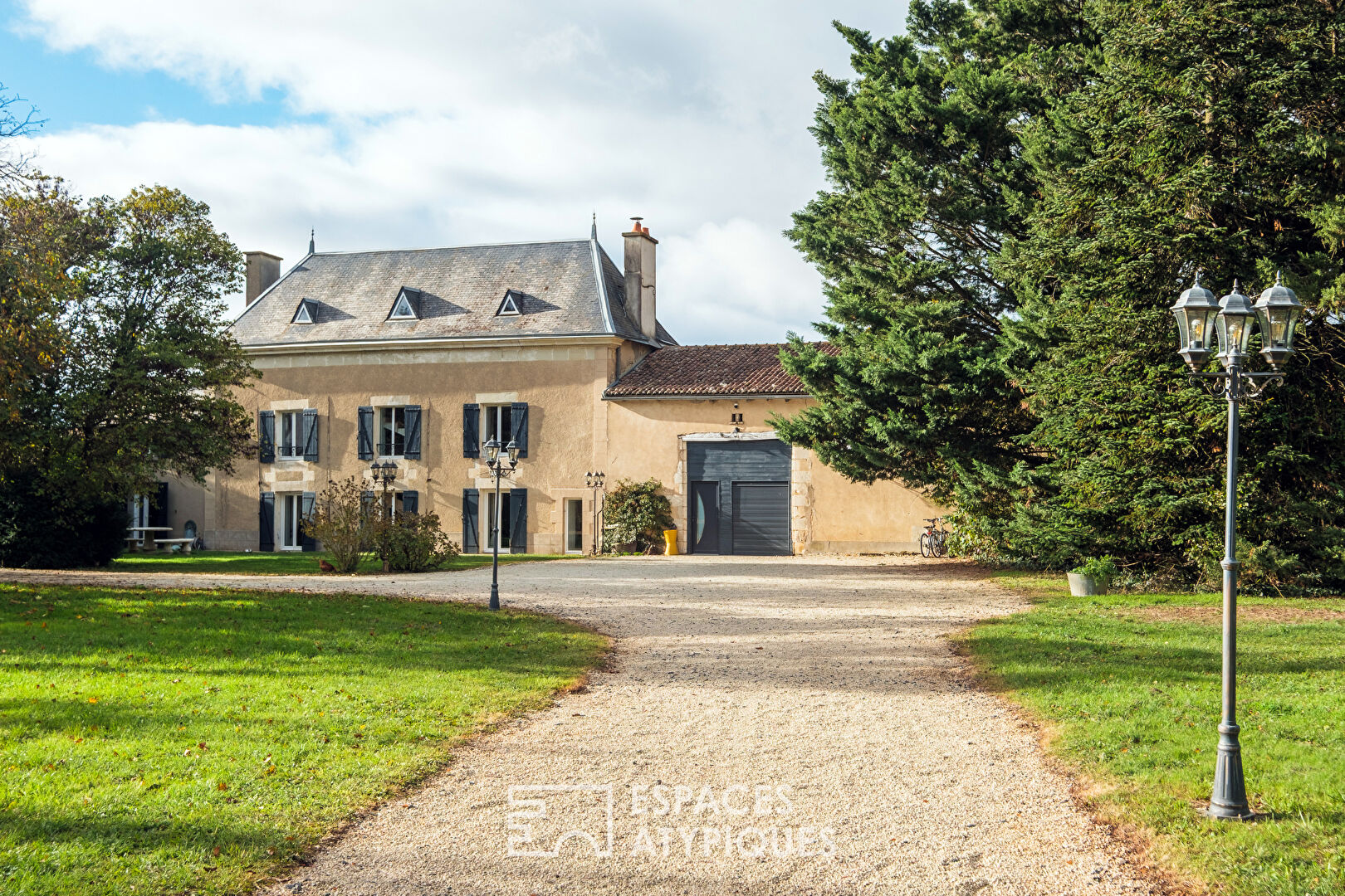 Maison de maître avec parc de 1,6 hectares proche de Poitiers