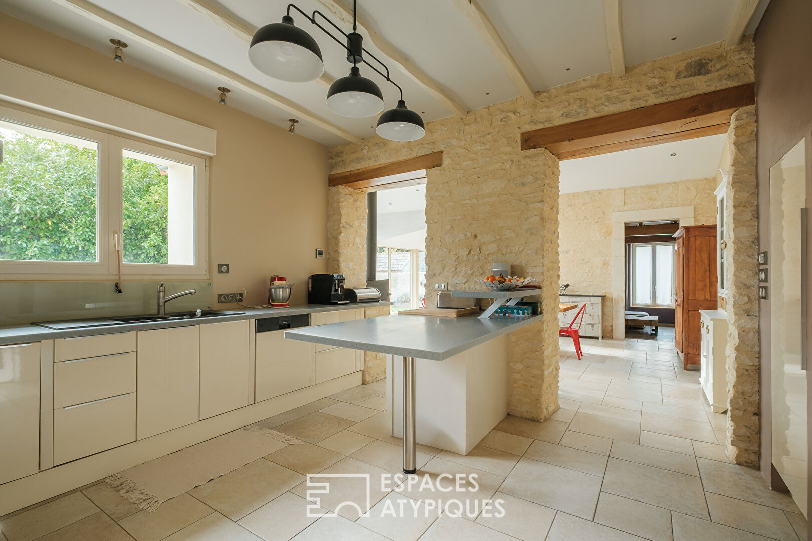 Spacieuse maison familiale pleine de charme proche Poitiers