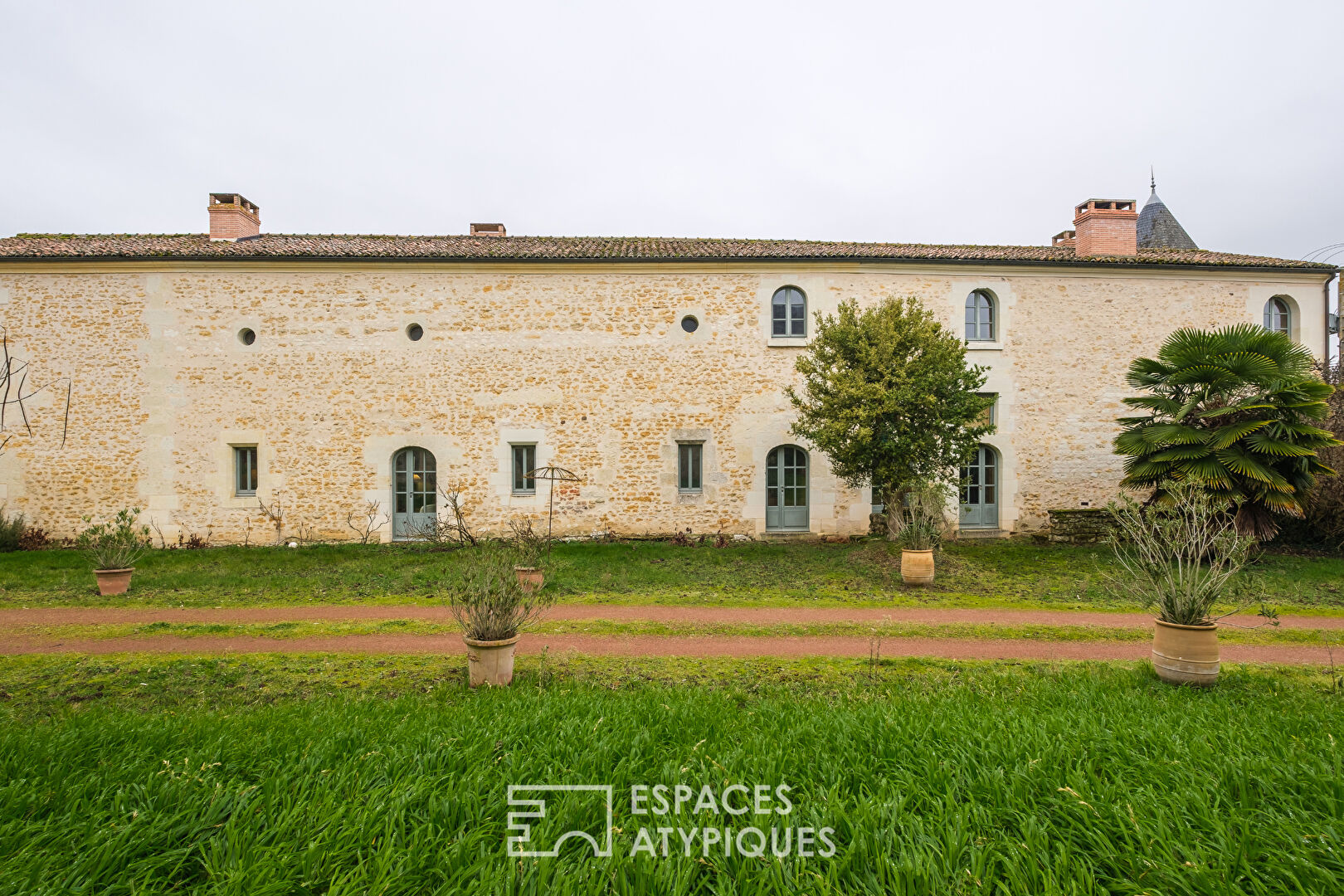 Propriété d&rsquo;exception avec deux maisons et parc au nord de la Vienne