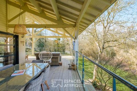 Architect-designed house with swimming pool overlooking the river