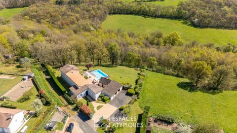 Longère revisitée avec piscine et salle de musique dans un cadre naturel  privilégié