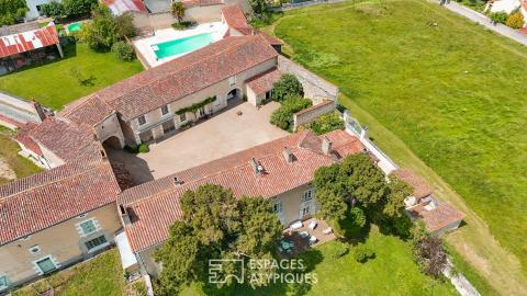 Propriété de caractère avec dépendances et piscine à l’ouest de Poitiers