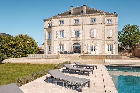 Ancien pensionnat réhabilité avec piscine au sud de Poitiers
