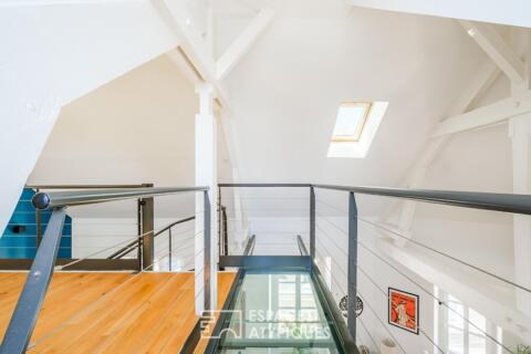 Loft d’architecte avec terrasse suspendue, ascenseur privatif et double garage – Poitiers Plateau
