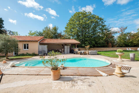 Maison en pierre avec piscine et dépendances aménagées