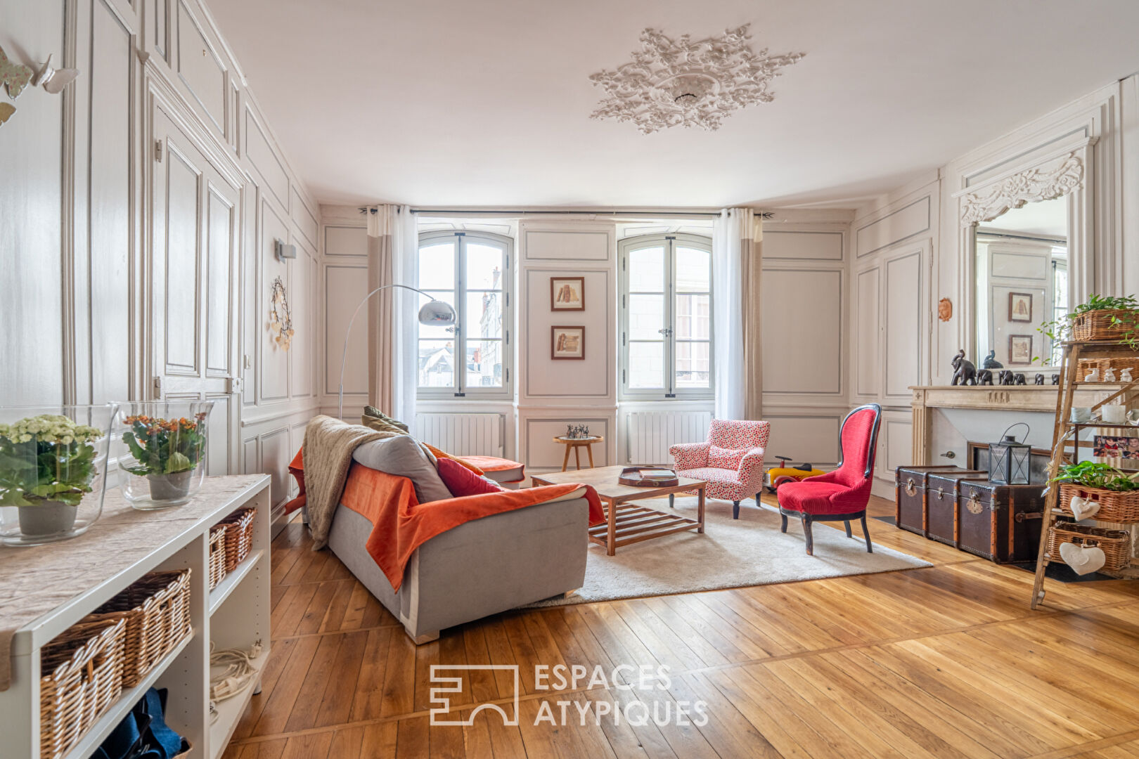 Elégante demeure avec sa cour pavée en coeur de ville