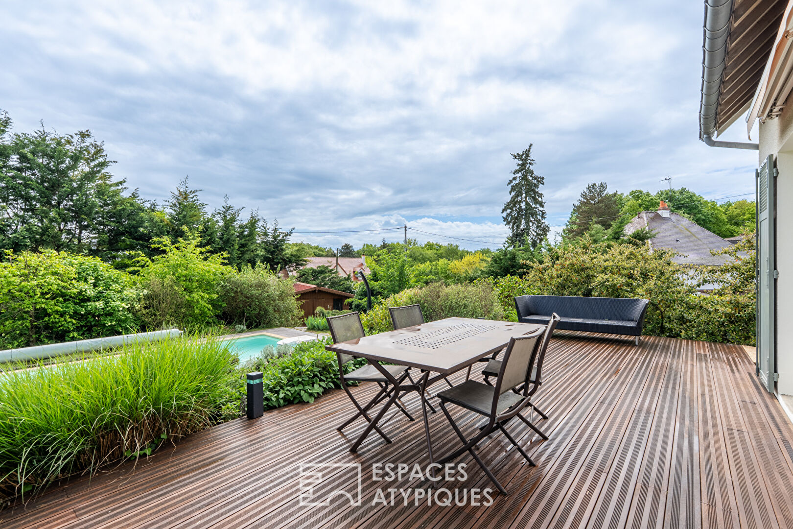 Élégante maison dans un cadre bucolique avec piscine