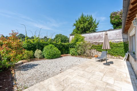 Maison de village et son extérieur avec vue dégagée