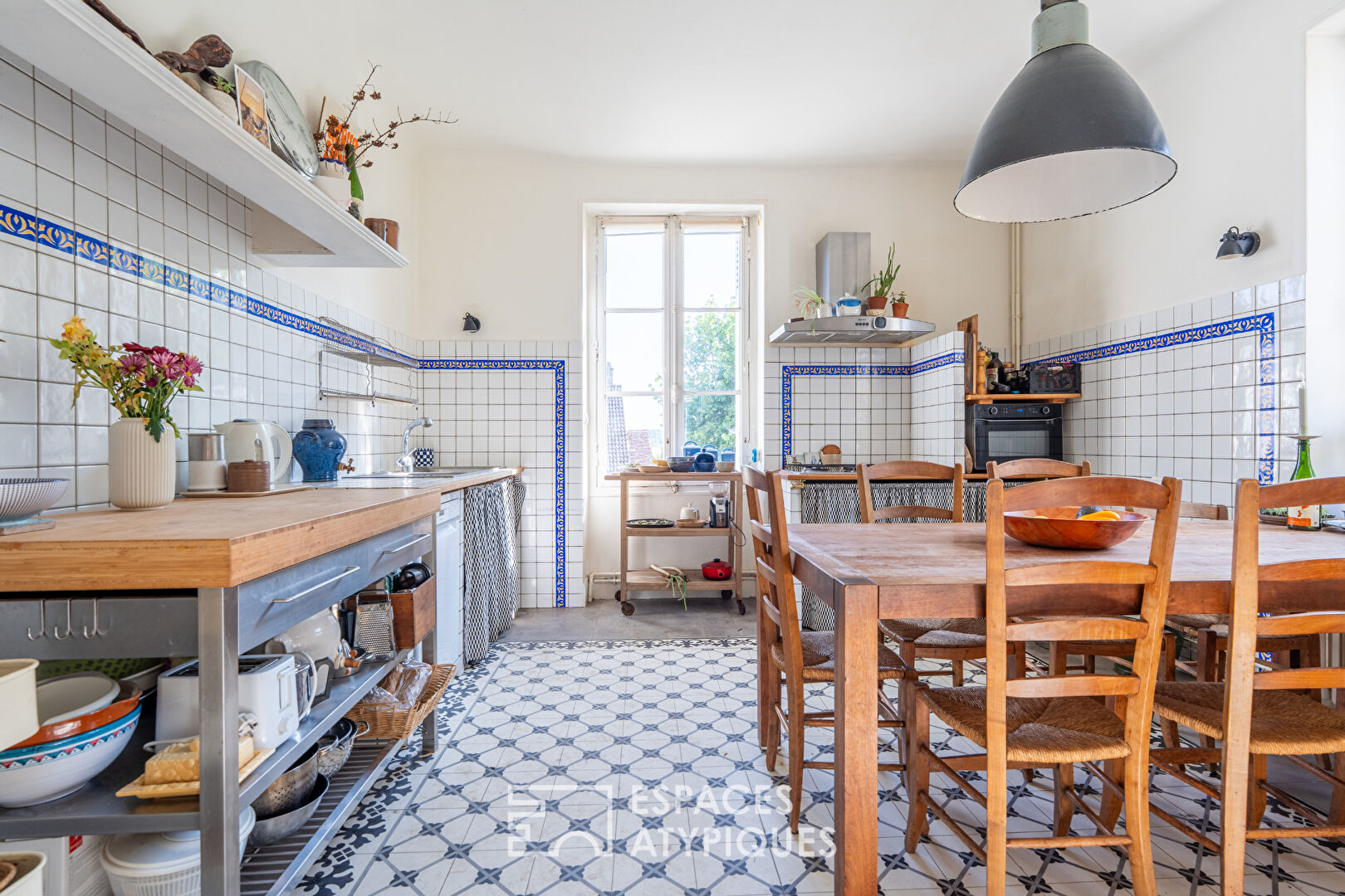 Bâtisse de caractère au cœur d’un village paisible