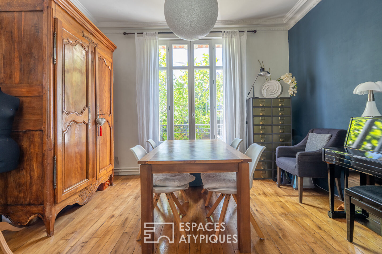 Maison de ville début XXème avec jardin arboré et garage