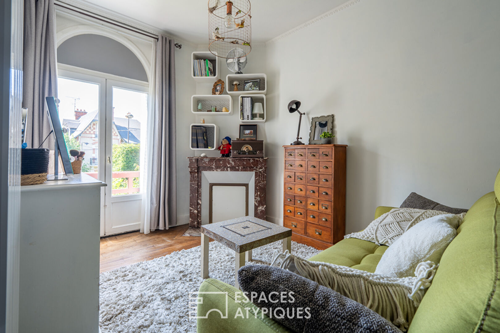 Maison de ville début XXème avec jardin arboré et garage