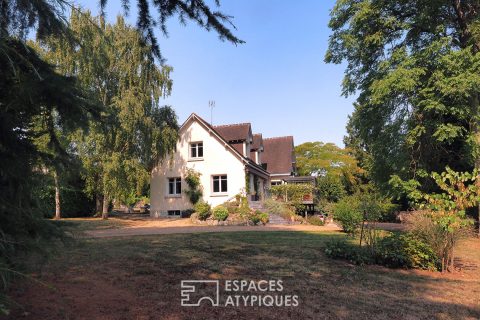 Propriété familiale avec terrasse et jardin arboré