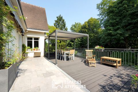Propriété familiale avec terrasse et jardin arboré