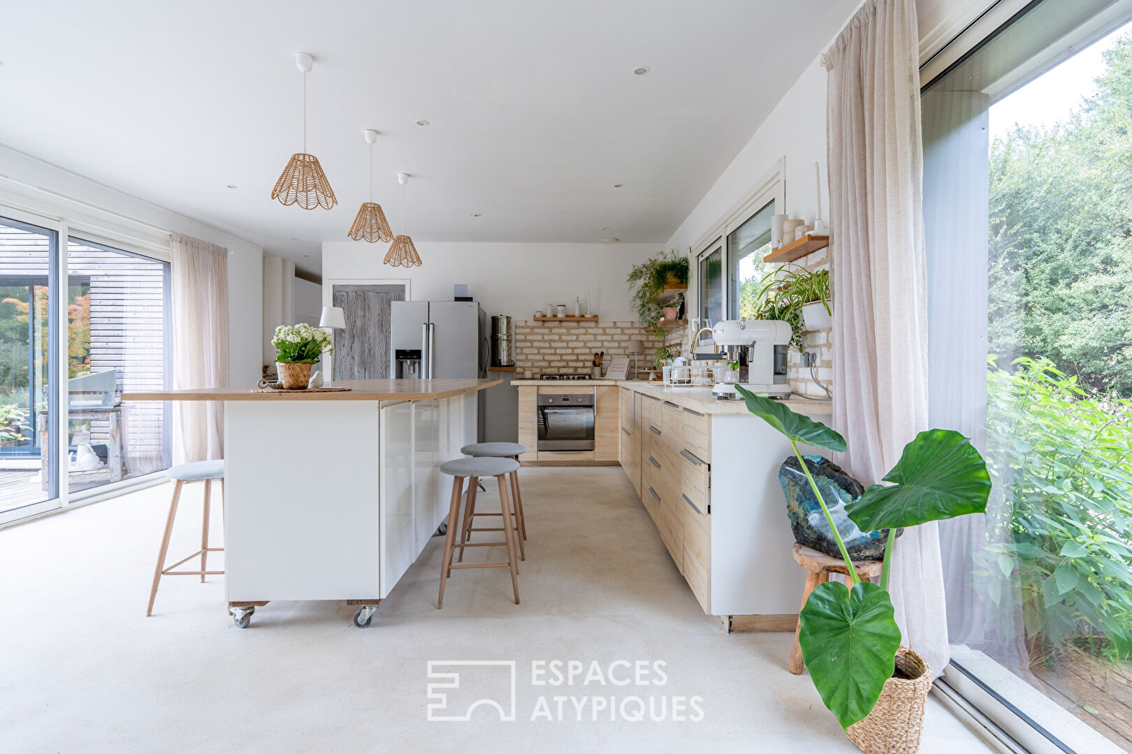 Maison contemporaine de plain-pied avec gîte indépendant
