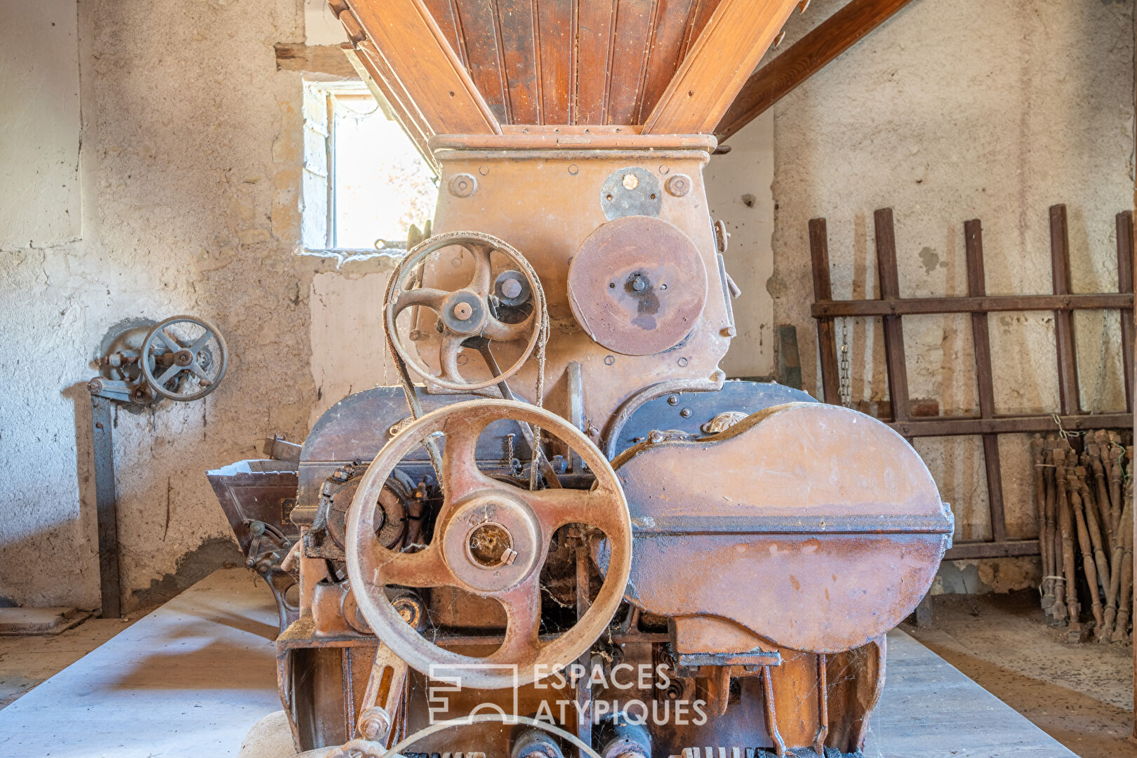 Authentique Moulin avec étangs et parc de près de 10 hectares
