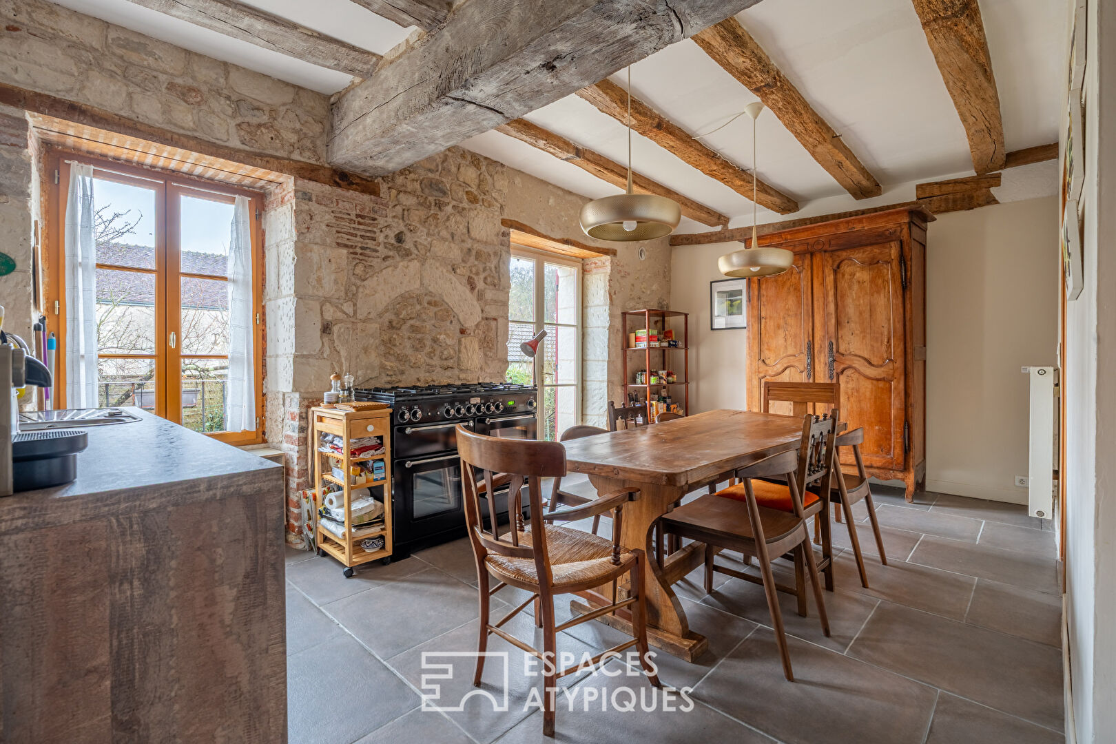 Ancien presbytère rénové avec jardinet