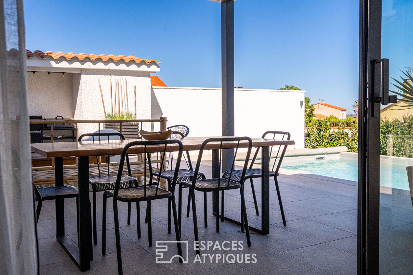Superbe rénovation avec piscine et jardin