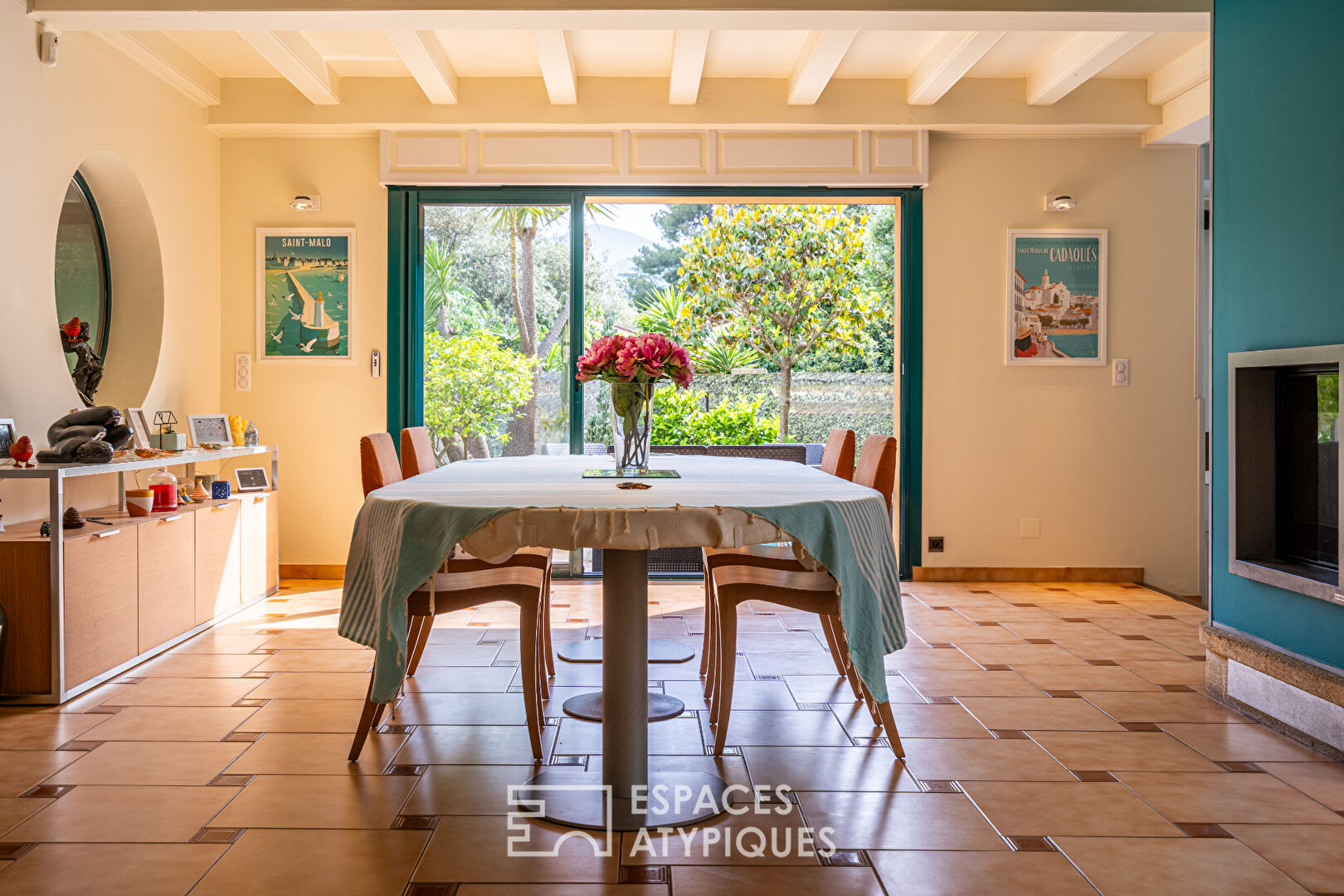 Grande maison familiale avec jardin paysagé