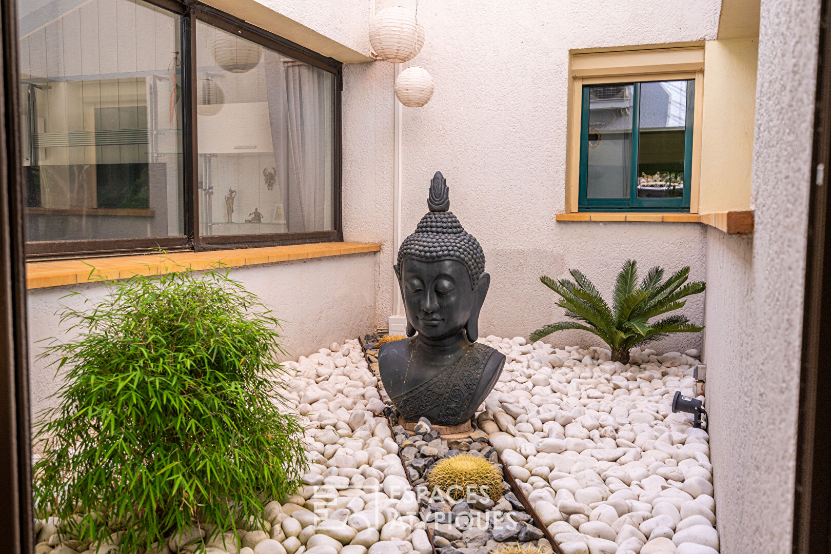 Grande maison familiale avec jardin paysagé