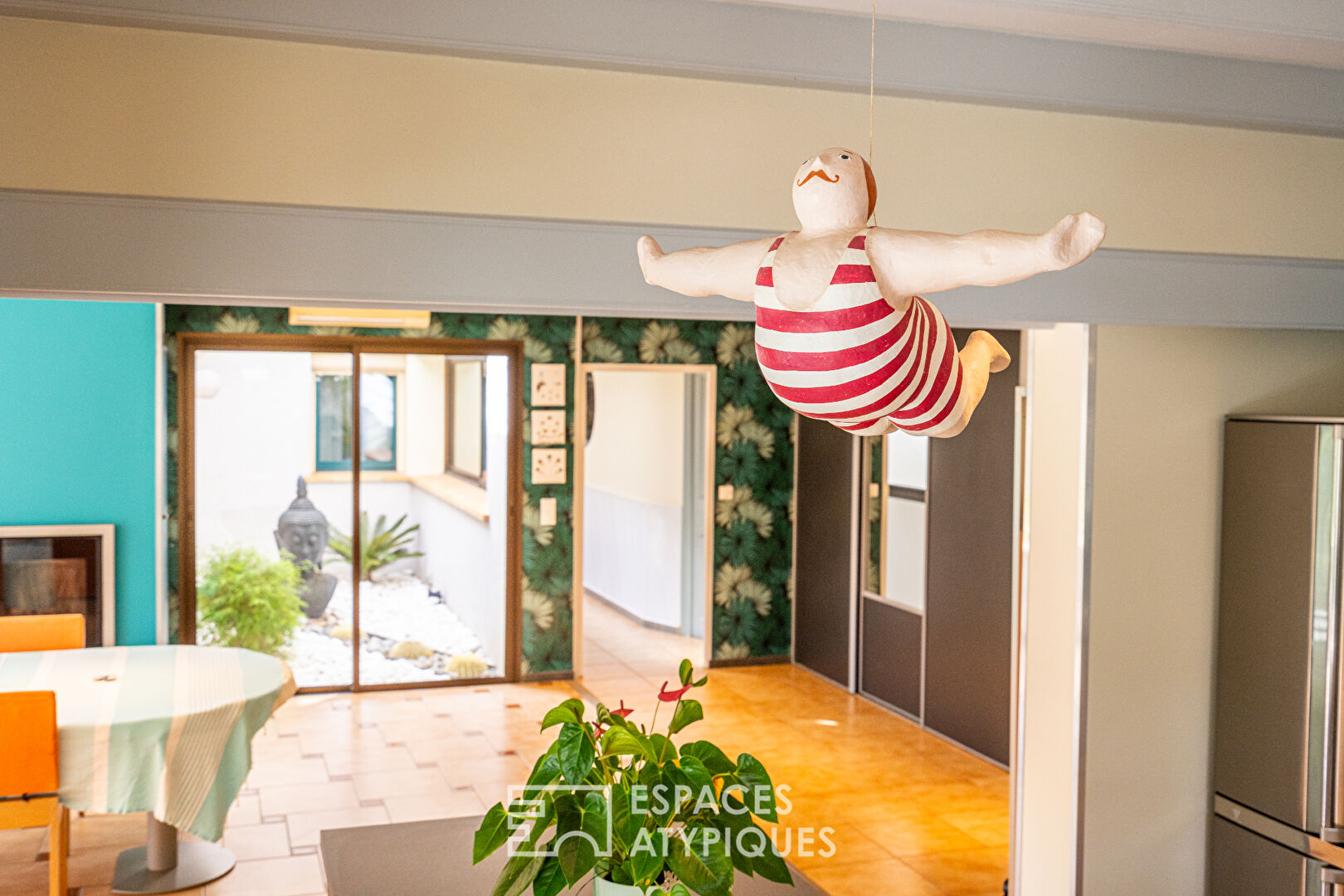 Grande maison familiale avec jardin paysagé