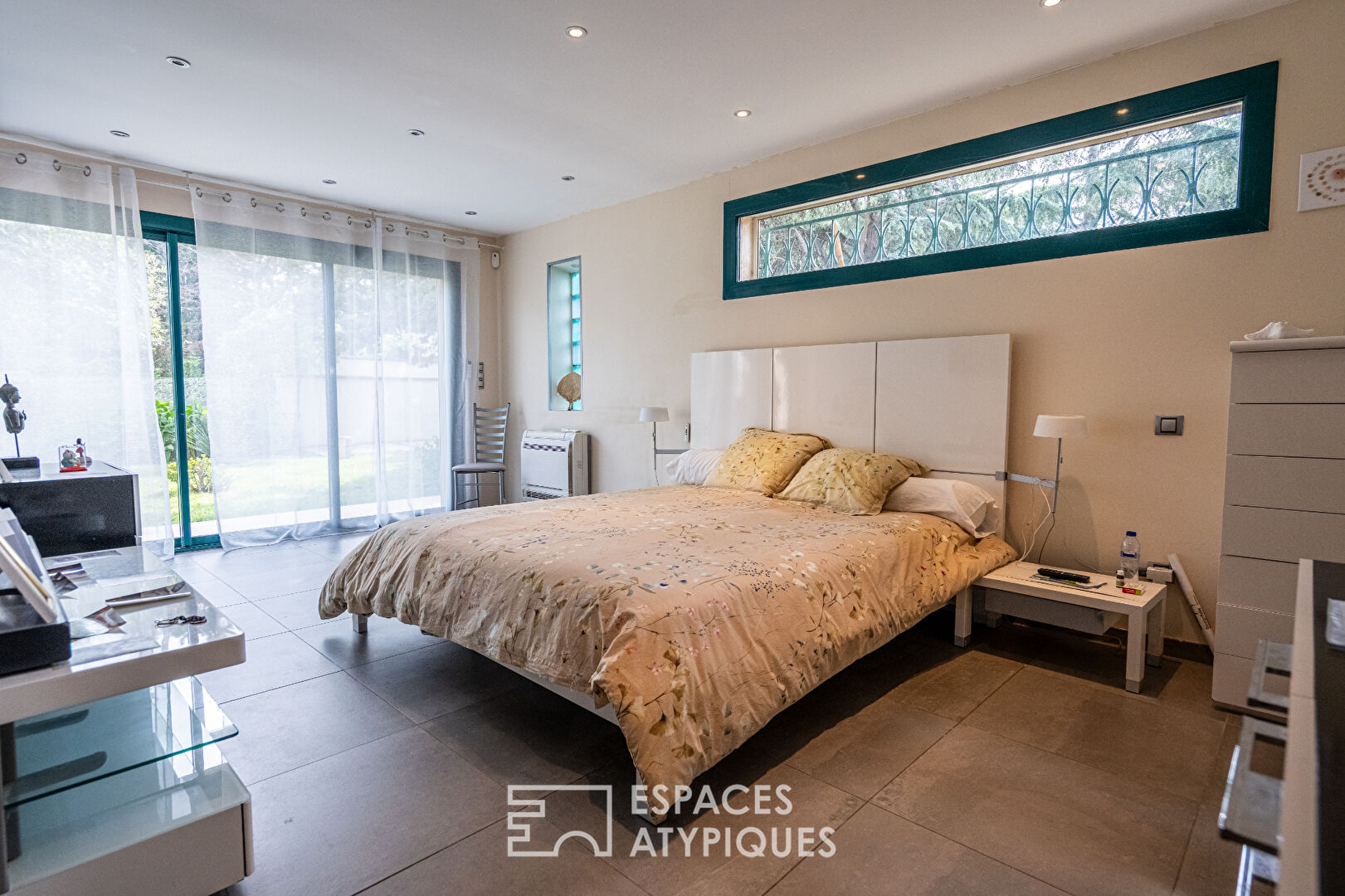 Grande maison familiale avec jardin paysagé