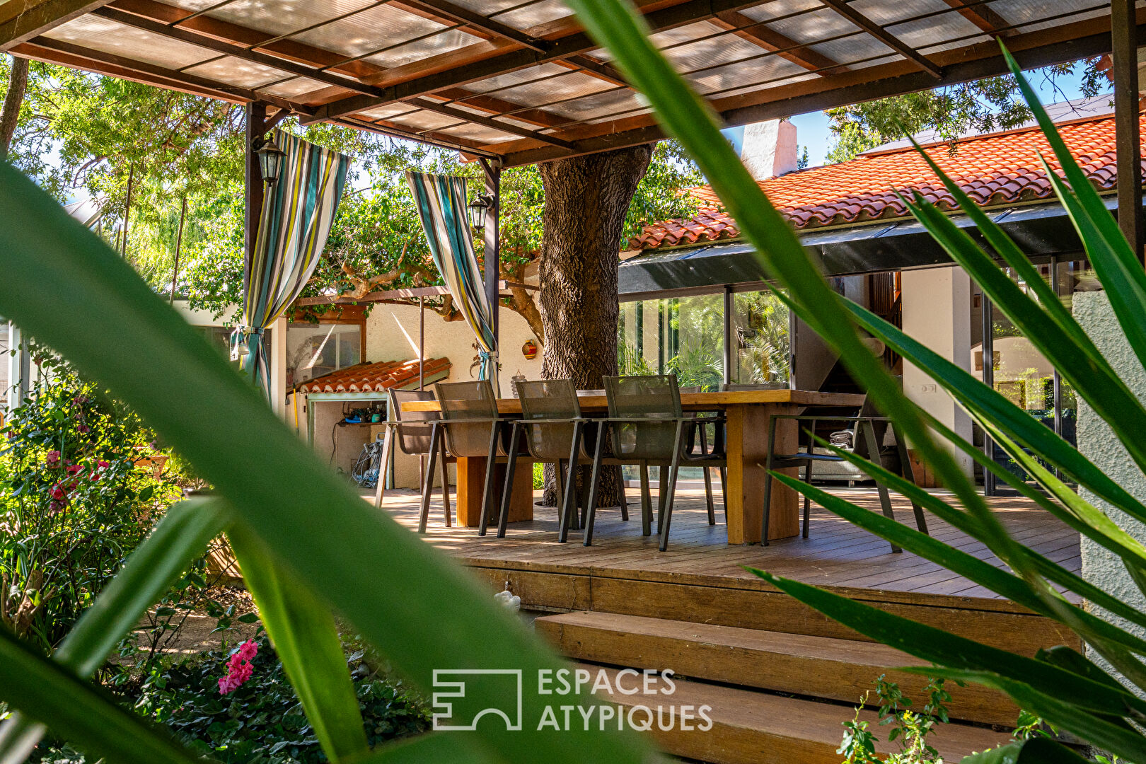 Maison d’architecte avec piscine dans un écrin paysagé