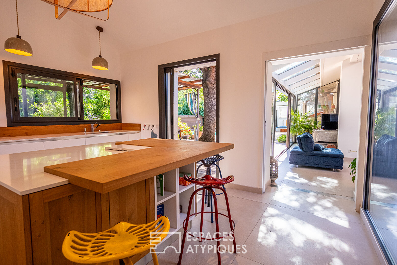 Maison d’architecte avec piscine dans un écrin paysagé