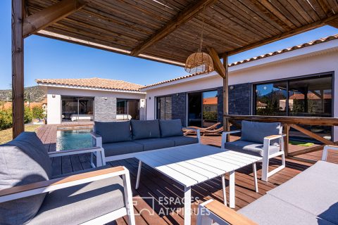Belle villa haut de gamme avec piscine, confort et art de vivre.