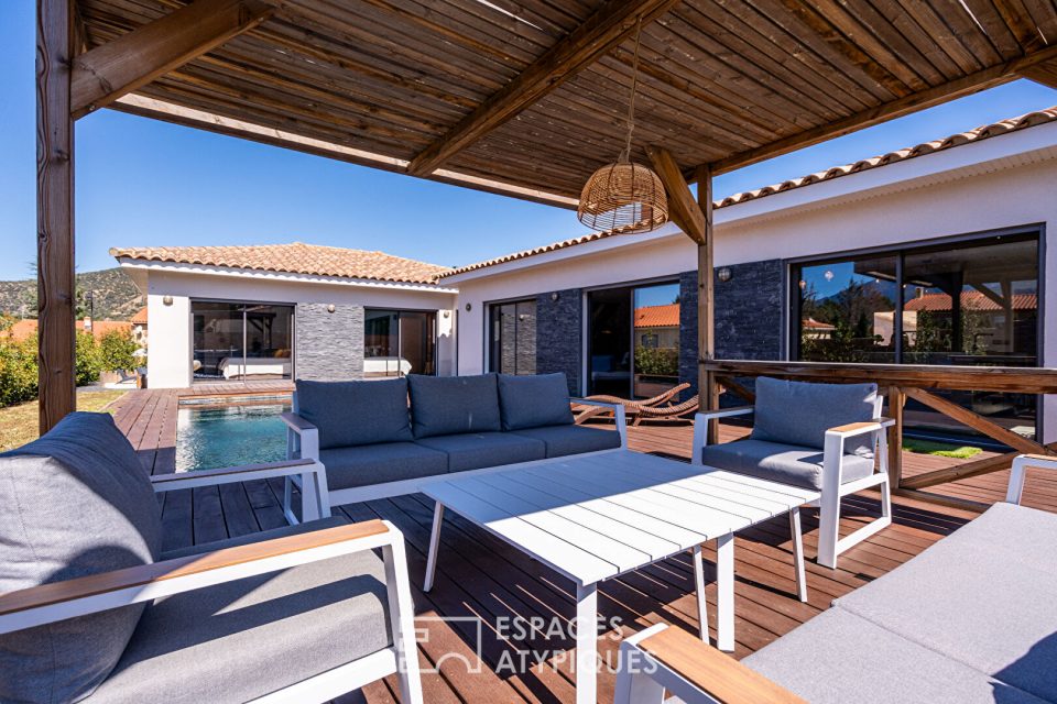 Belle villa haut de gamme avec piscine, confort et art de vivre.