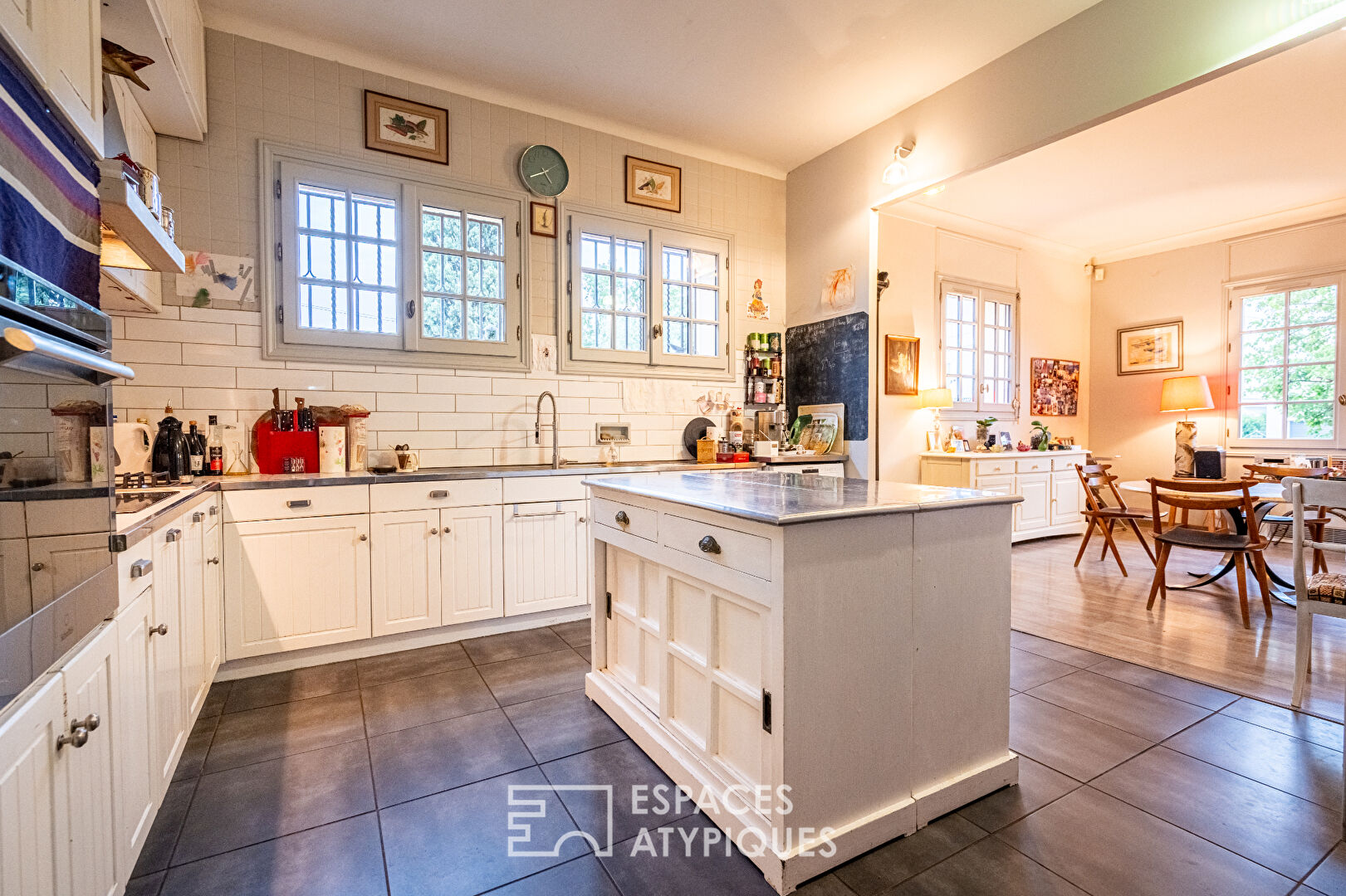 Villa d&rsquo;architecte au charme intemporel dans un secteur recherché