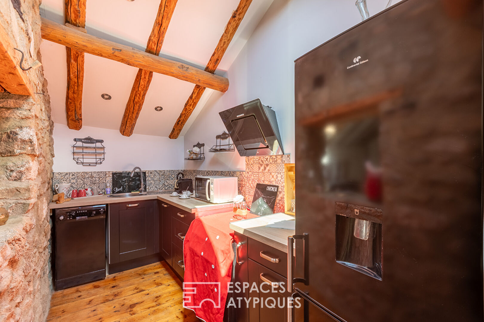 Ancien presbitère rénové en maison ou chambres d’hôtes à la montagne