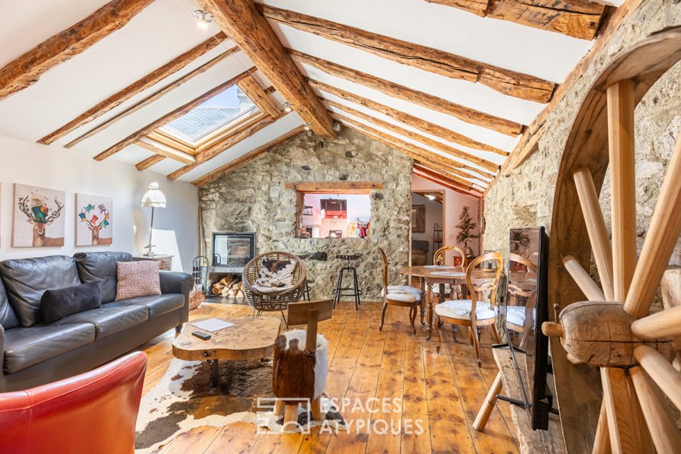 Ancien presbitère rénové en maison ou chambres d'hôtes à la montagne