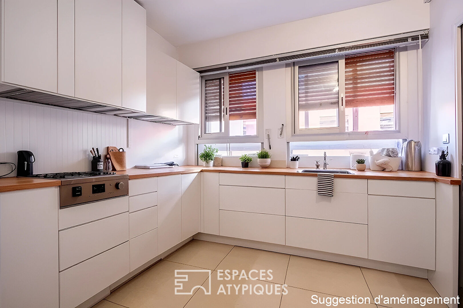 Ancien cabinet réhabilité en appartement avec piscine